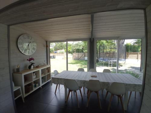 Zdjęcie z galerii obiektu Agréable maison piscine chauffée et spa à Andernos w mieście Andernos-les-Bains