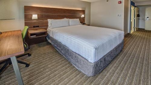Holiday Inn Express Memphis Medical Center - Midtown, an IHG Hotel Image