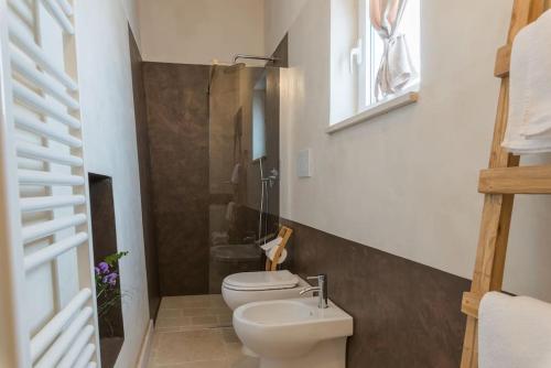 a bathroom with a toilet and a sink at Tenuta Traghetto in Ostuni