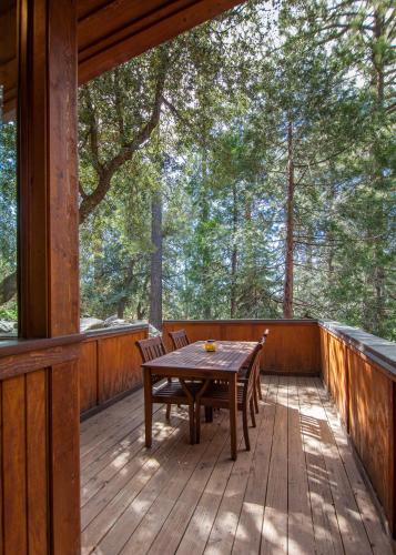 Idyllwild Innにあるバルコニーまたはテラス