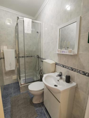 Ванная комната в Cantinho da Praia Apartments