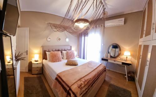 Postel nebo postele na pokoji v ubytování Charming Volos House 1