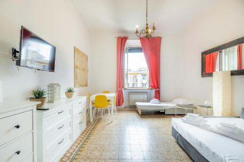 TV a/nebo společenská místnost v ubytování [San Pietro view point] Appartamento elegante