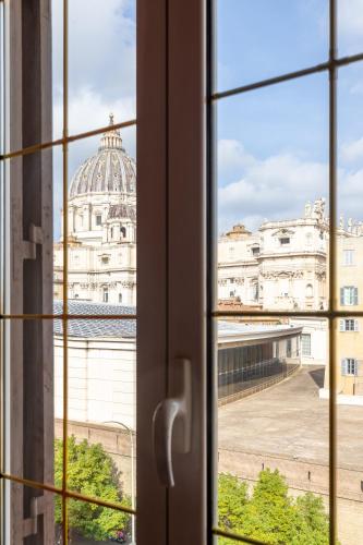 Wake Up to St Peter s - Spectacular Vatican View Apartment