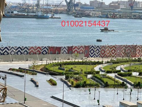 شقة 714سوبر 3 غرف مطله علي قناة السويس بورسعيد