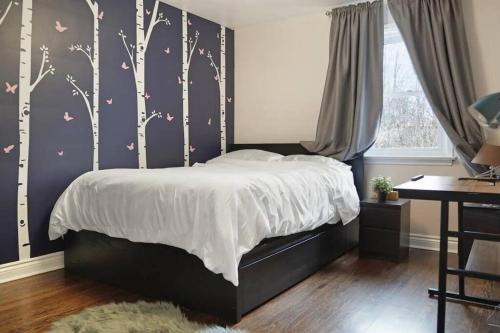 a bedroom with a bed with a purple wall at Charming Cozy Ravine Home Mins to Parks & Lake Entire House in Toronto