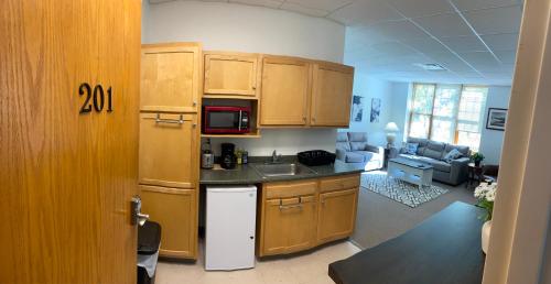 A kitchen or kitchenette at Pershing Heights 201