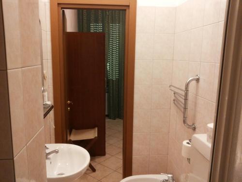 a bathroom with a toilet and a sink at Hotel Le Querce in Milan