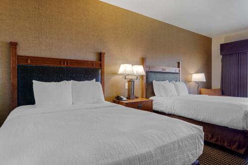 Кровать или кровати в номере Best Western PLUS Bryce Canyon Grand Hotel