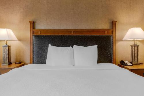 Кровать или кровати в номере Best Western PLUS Bryce Canyon Grand Hotel