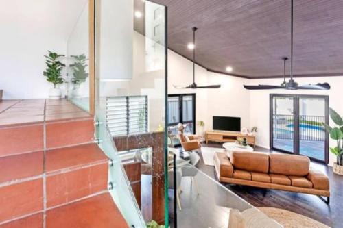 Ruang duduk di The Boho Casa - Beachside Retreat with Pool