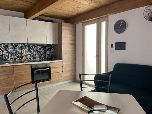 a living room with a couch and a table at Davis Home in Brindisi