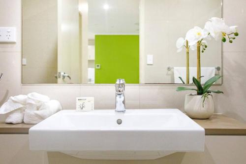 Bany a Your Keys to Larrakeyah Coastal Comfort with Pool