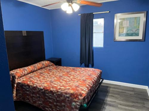 Katil atau katil-katil dalam bilik di Cook's Motel