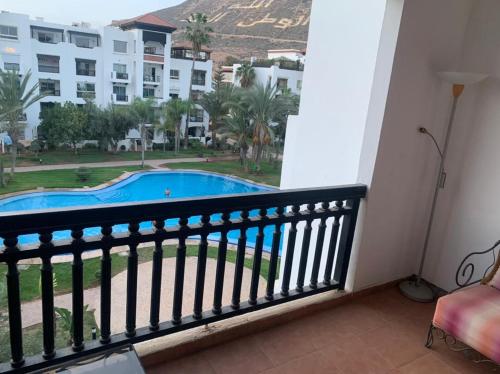 d'un balcon avec vue sur la piscine. dans l'établissement Marina Agadir appartement, à Agadir
