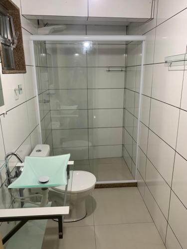 Kúpeľňa v ubytovaní Casa Com Piscina a 3 Quadras da Praia da Vila