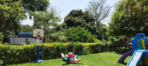 two childrens play equipment in a yard with a playground at Chácara Sorriso 1 em Atibaia in Atibaia