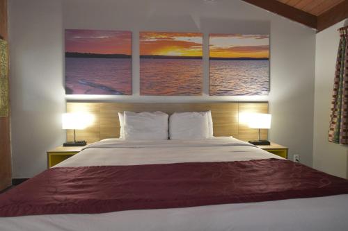 Katil atau katil-katil dalam bilik di Days Inn by Wyndham West Allis/Milwaukee