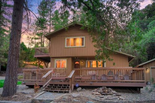 The Juniper Bear Lodge by BnB Yosemite