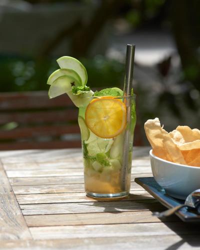 a drink with an orange slice and a bowl of chips at Bliss Dhigurah in Dhigurah
