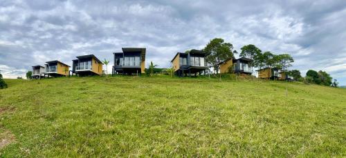 a group of houses on a hill in a field at Estadero Bello Horizonte in Florencia
