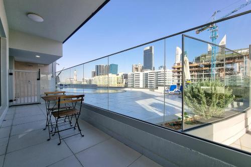 ALH Vacay – Unconventional 2 Bedrooms with Pool View