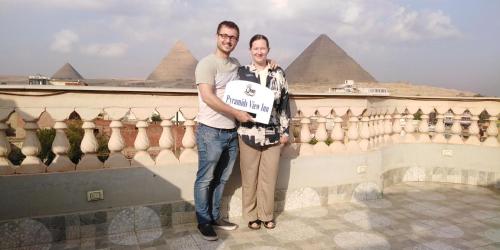Huéspedes de Queen Pyramids View Inn