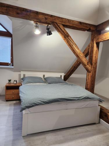 Postel nebo postele na pokoji v ubytování Apartmán č2 - 450 m od centra Bojníc