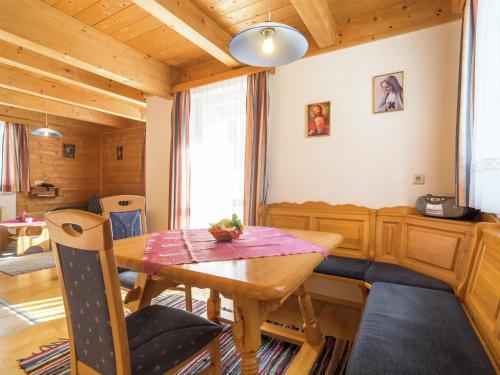 Zona de estar de Chalet in Alps with Private Sauna