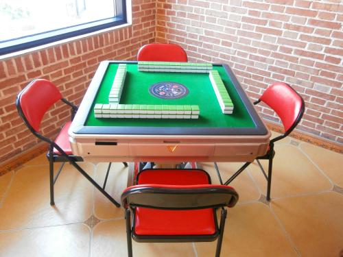 Leisurely River View Inn - Three Gorges Branchにあるビリヤード台