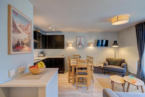 Apartment Fermes du Montenvers B2- Alpes Travel - Central Chamonix (sleeps 4-5)