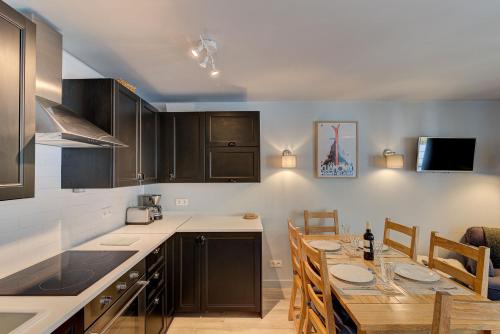 Apartment Fermes du Montenvers B2, Alpes Agency, Central Chamonix, Sleeps 4-5