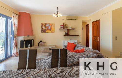 Ruang duduk di Villa Xenia in Karavados village, private Pool, Barbecue, Top view!