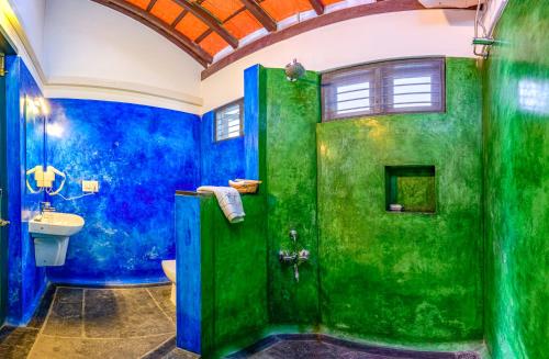 Ванна кімната в Neemrana's Coconut Alley