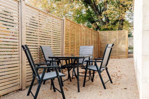 a table and chairs in front of a fence at Charlecote House in Bath