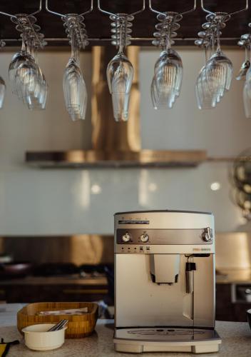 a kitchen with a coffee maker on a counter at 湖畔莊園 道 Villa in Dongshan