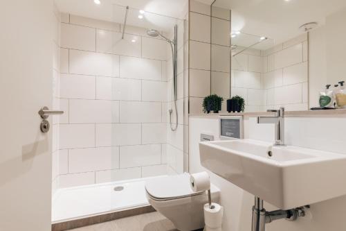 a bathroom with a sink and a toilet and a shower at Charlecote House in Bath