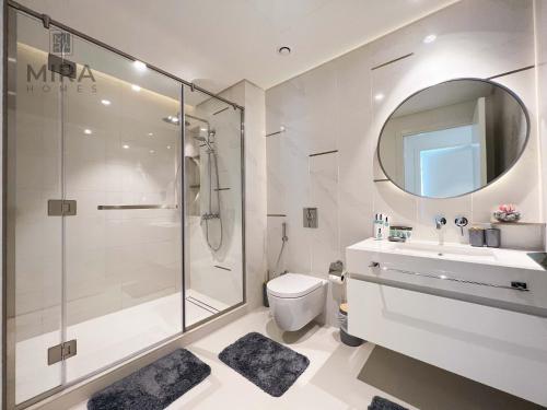 Koupelna v ubytování Mira Holiday Homes - Newly 1 bedroom apartment with beach access