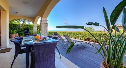Zahrada ubytování Ground floor Apartment Anthos with Beautiful Sea Views on Aphrodite Hills Resort