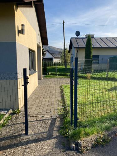 Budova, kde se chata nachází