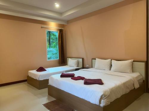 Кровать или кровати в номере Ao Thong beach Bungalows