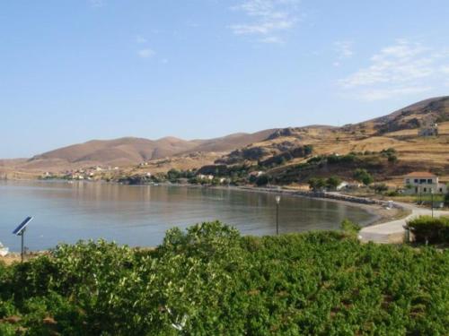 Gallery image of Akrogiali Apartments in Agios Ioannis Kaspaka