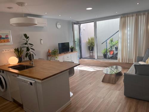 Cuina o zona de cuina de Modern Apartment by the Airport IFEMA - 1 Bedroom