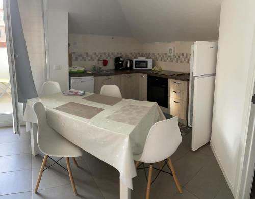 Kuchyňa alebo kuchynka v ubytovaní Guesthouse Villa Jung