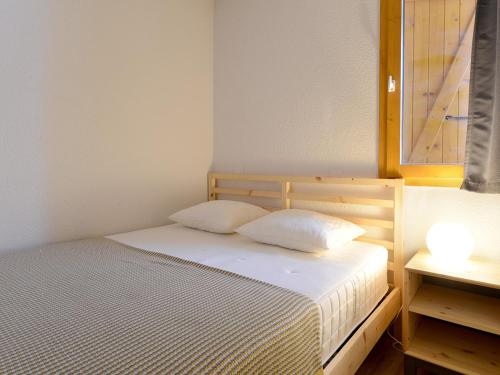 Postel nebo postele na pokoji v ubytování Appartement cosy proche pistes - Balcon et Wifi - FR-1-181-1017