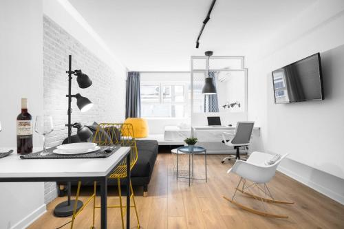 Nyma White Apartments, The Luxury Suites