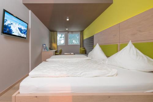 Ένα ή περισσότερα κρεβάτια σε δωμάτιο στο Familotel Alphotel