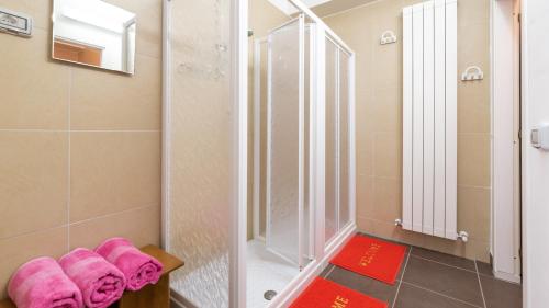 Bilik mandi di CASCINA MARIANNA 12&4, Emma Villas