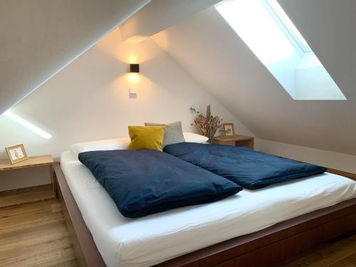 Postel nebo postele na pokoji v ubytování Loft über dem Bodensee