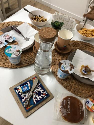 ゲストハウスの敷地内または近くでの食事または食べ物